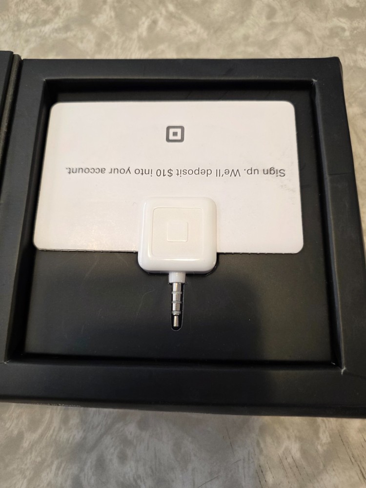 Square A-PKG-0206-01 Credit Debit Card Reader - White Apple iPhone & Android