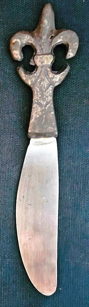 Older 6" Spreader Knife Fleur De Lis