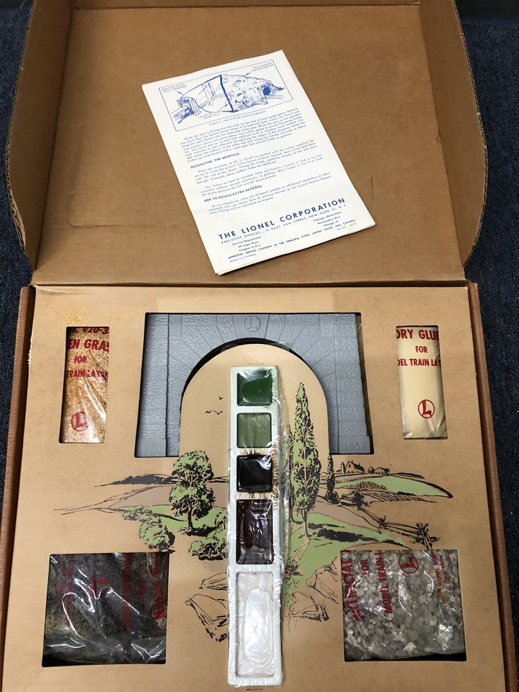 Lionel No. 920 Scenic Set- Original Box