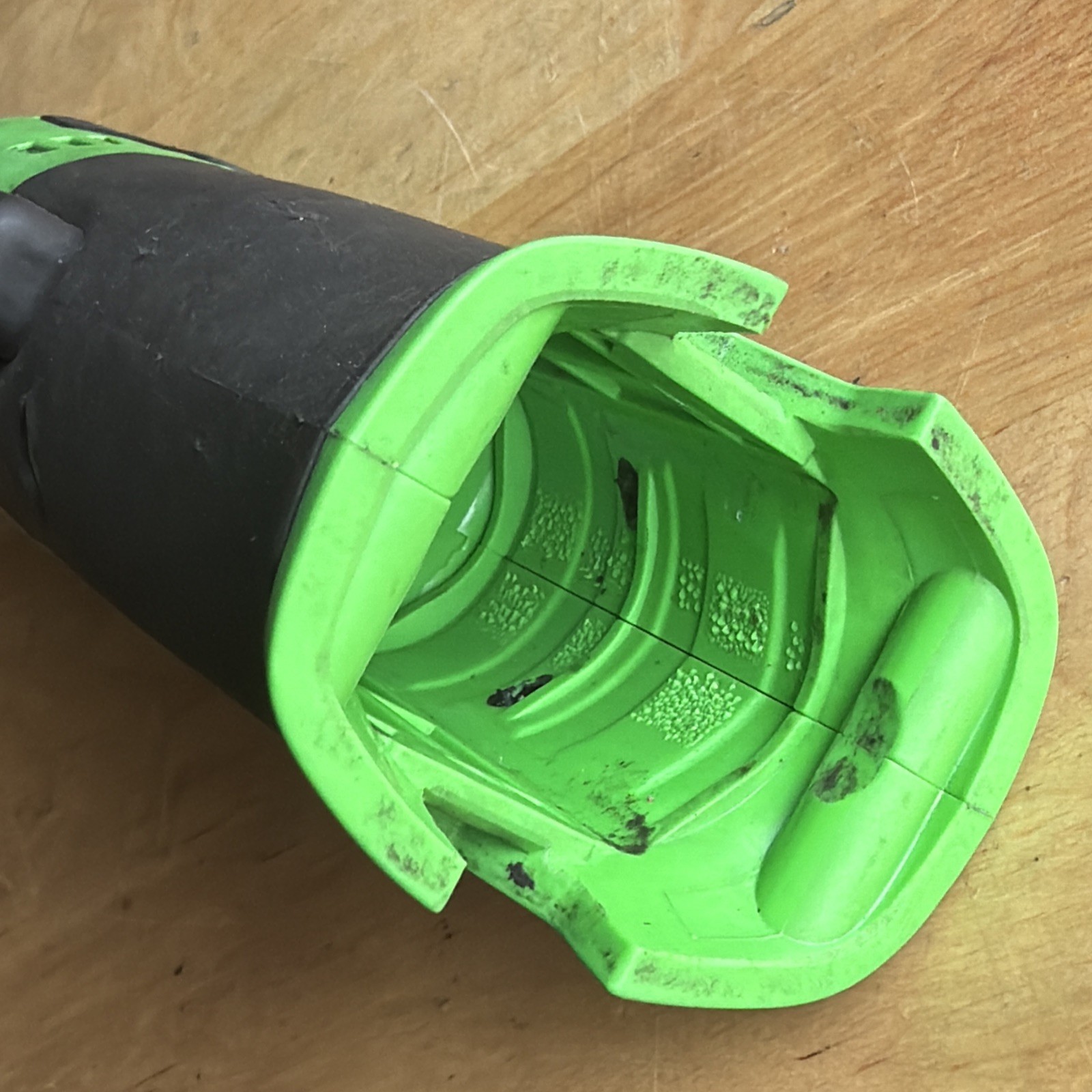 Snap On Tools Cordless Long Neck Ratchet 1/4" Drive Green W/ 1 Battery CTR717G