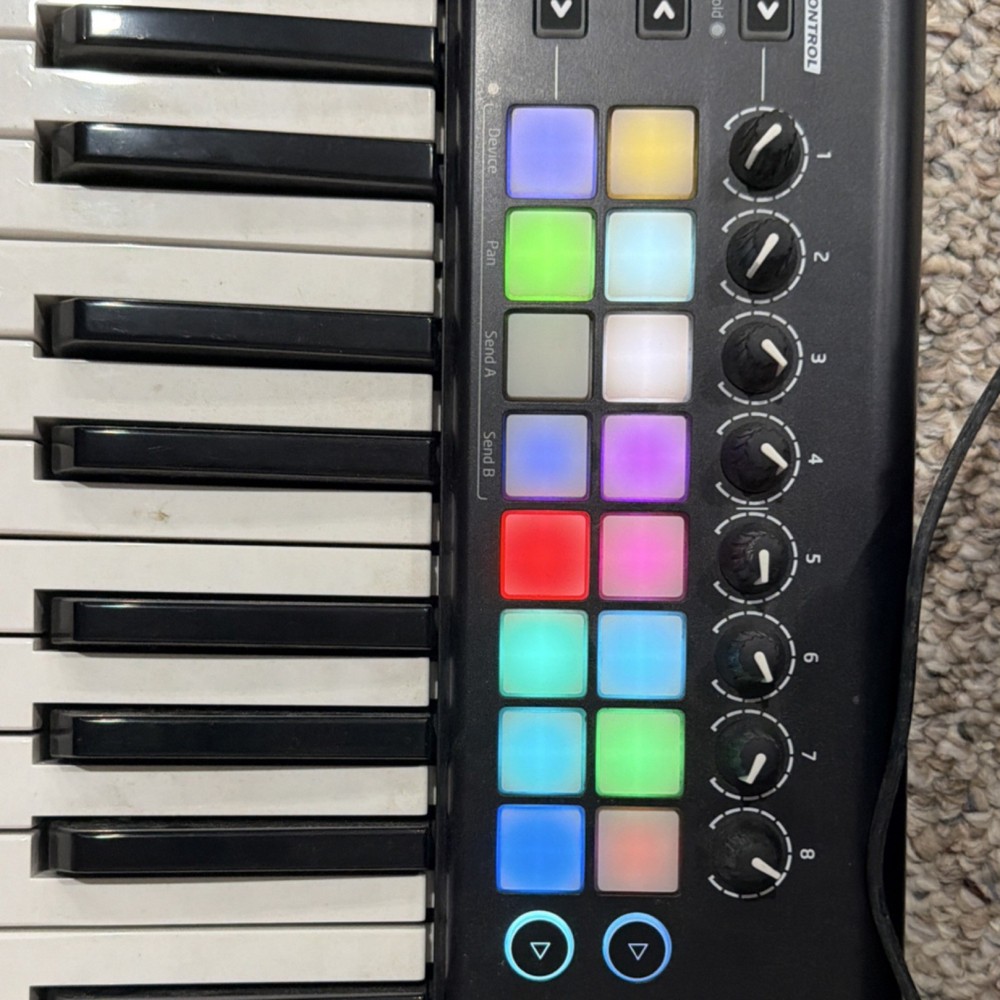 Novation Launchkey 61 MK2 MIDI Keyboard Controller USB 61-Key – Tested Working