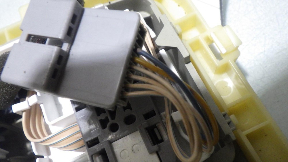 12 INFINITI G37 Front Console