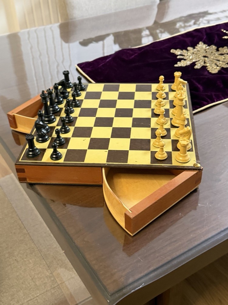 DRUEKE CHESS SET /W BOARD MODEL 133