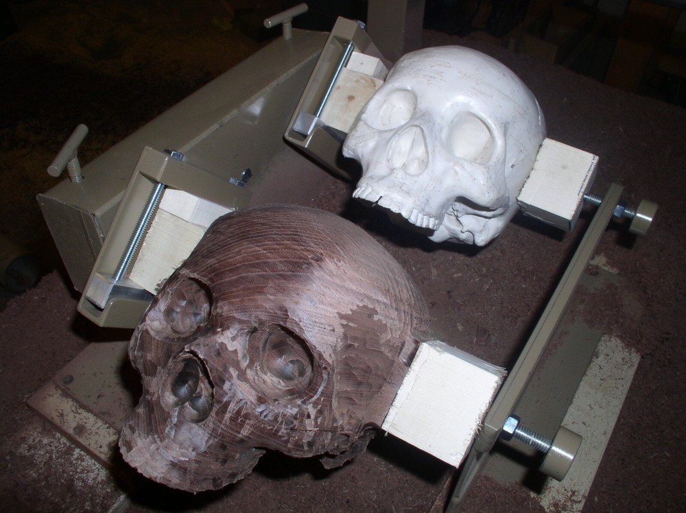 Wood Carving Duplicator- Carves a Precise Duplicate