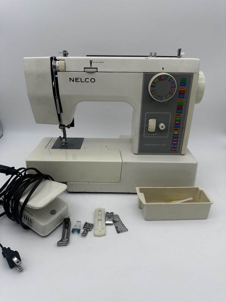 Nelco Vintage Simpatica 4102F Sewing machine - EUC