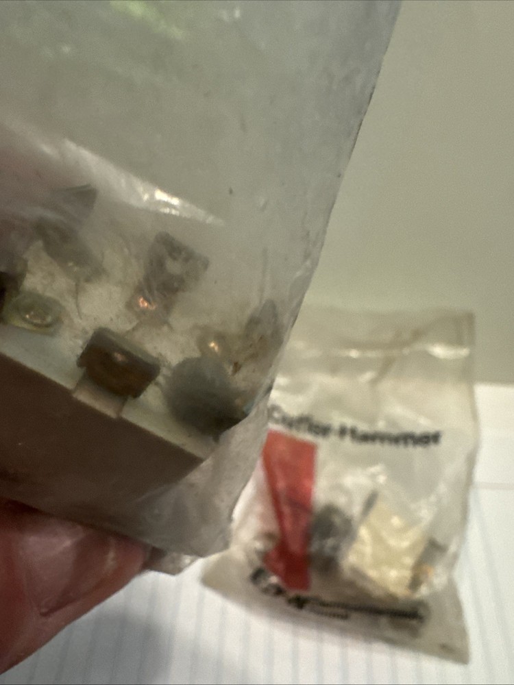 Lot 2 CUTLER HAMMER EATON TOGGLE SWITCH 8449 Ref L3