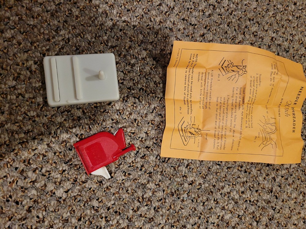 2 pcs Vintage Witch Automatic Needle Threader w/ lnstructions Germany NOS 0104