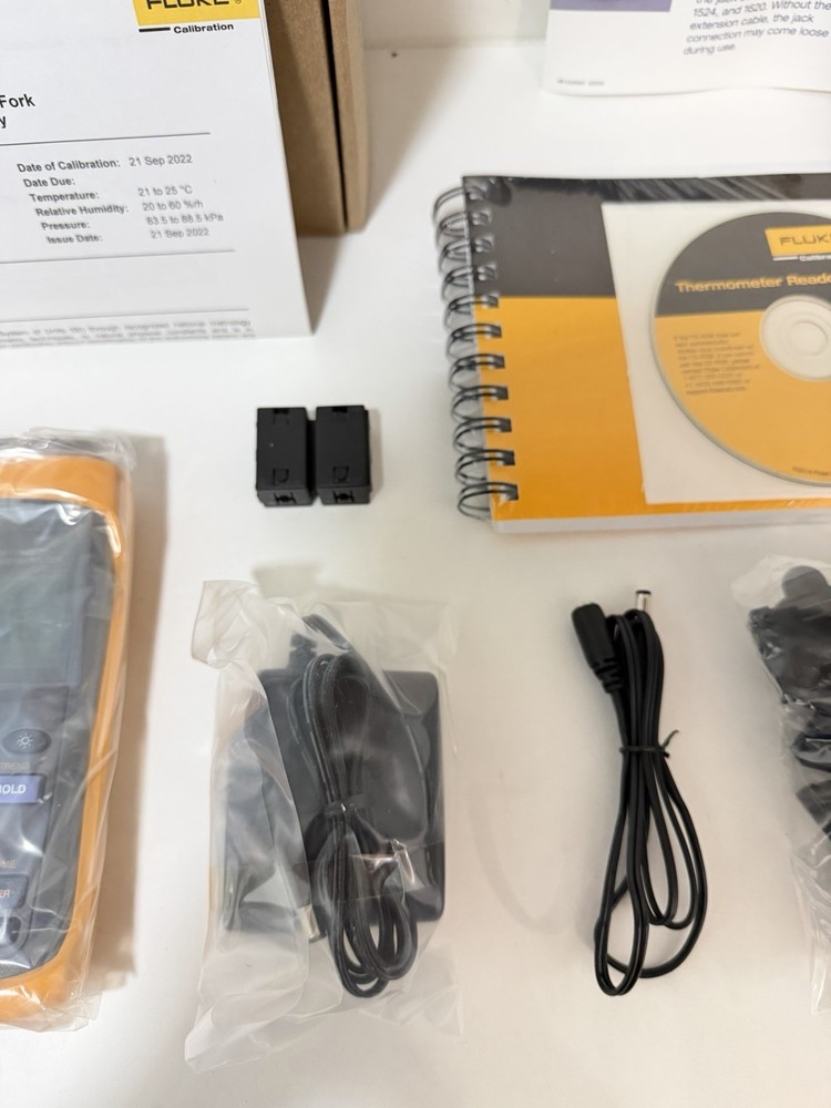 FLUKE 1524 REFERENCE THERMOMETER W/ PROBE & BAG (TESTED) FREE SHIPPING