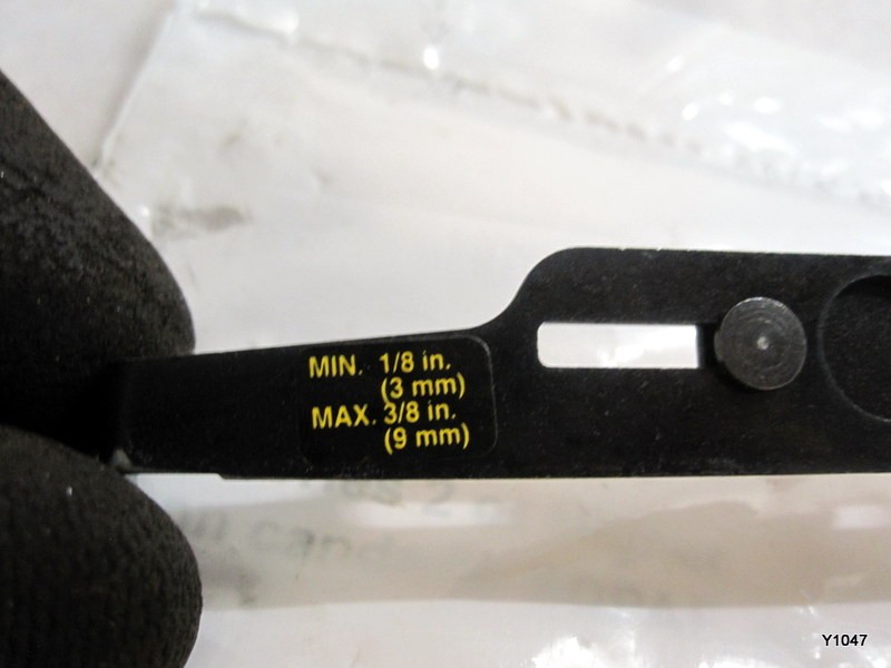 Circuit breaker accessory, E-Frame, padlock attachment, lock off