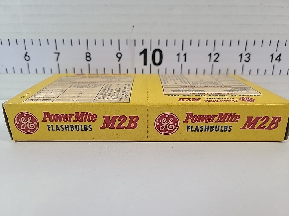 Vintage General Electric PowerMite M2B Flashbulbs