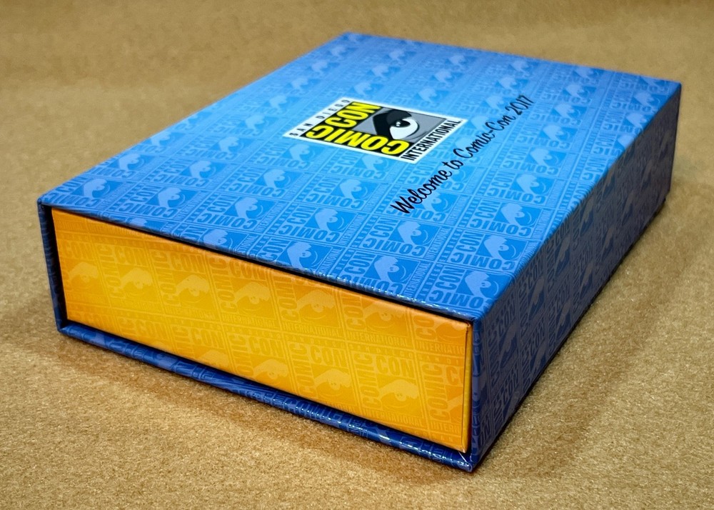2017 SDCC COMIC-CON Box, Badge & “CC Eye” Pin, Walking Dead