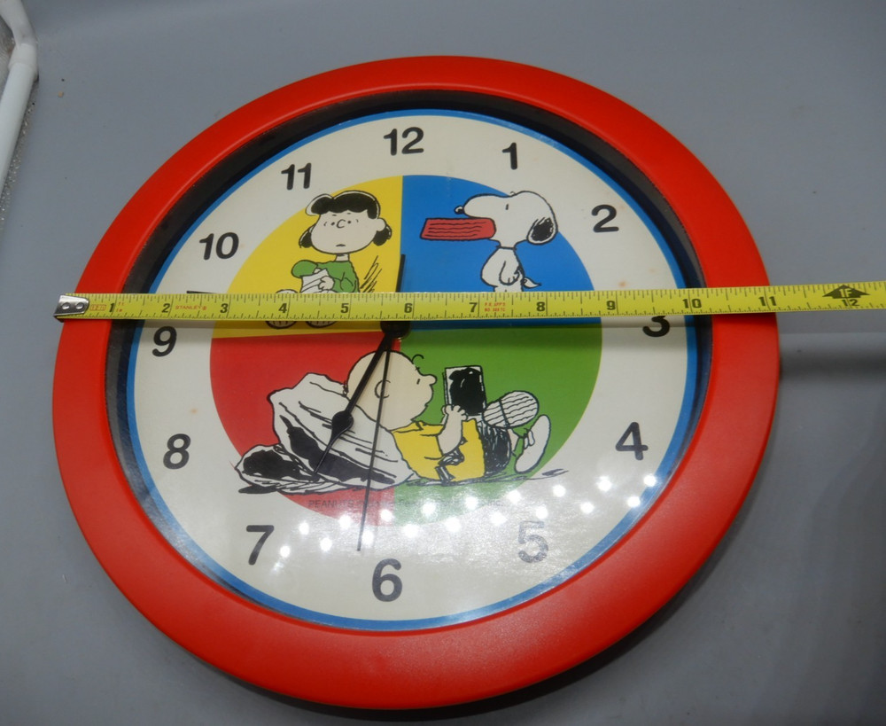 PEANUTS Snoopy 11" Wall Clock WORKING