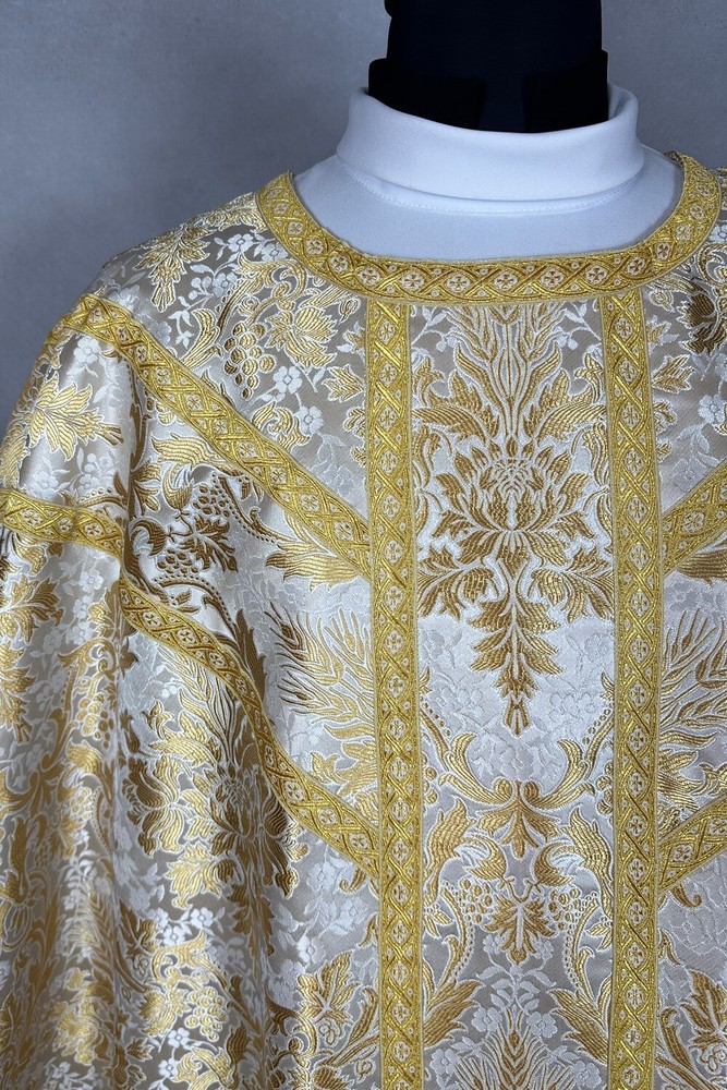 White Gold Semi Gothic Gold Chasuble Set Fully Lined 5 pcs