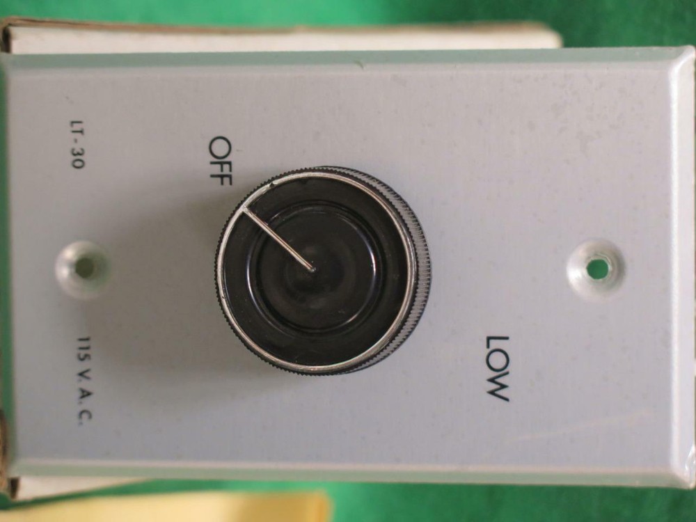 LT-30 ADJUSTABLE SPEED CONTROL SWITCH IN WALL MOUNT 120V AC 3 AMP SOLID STATE