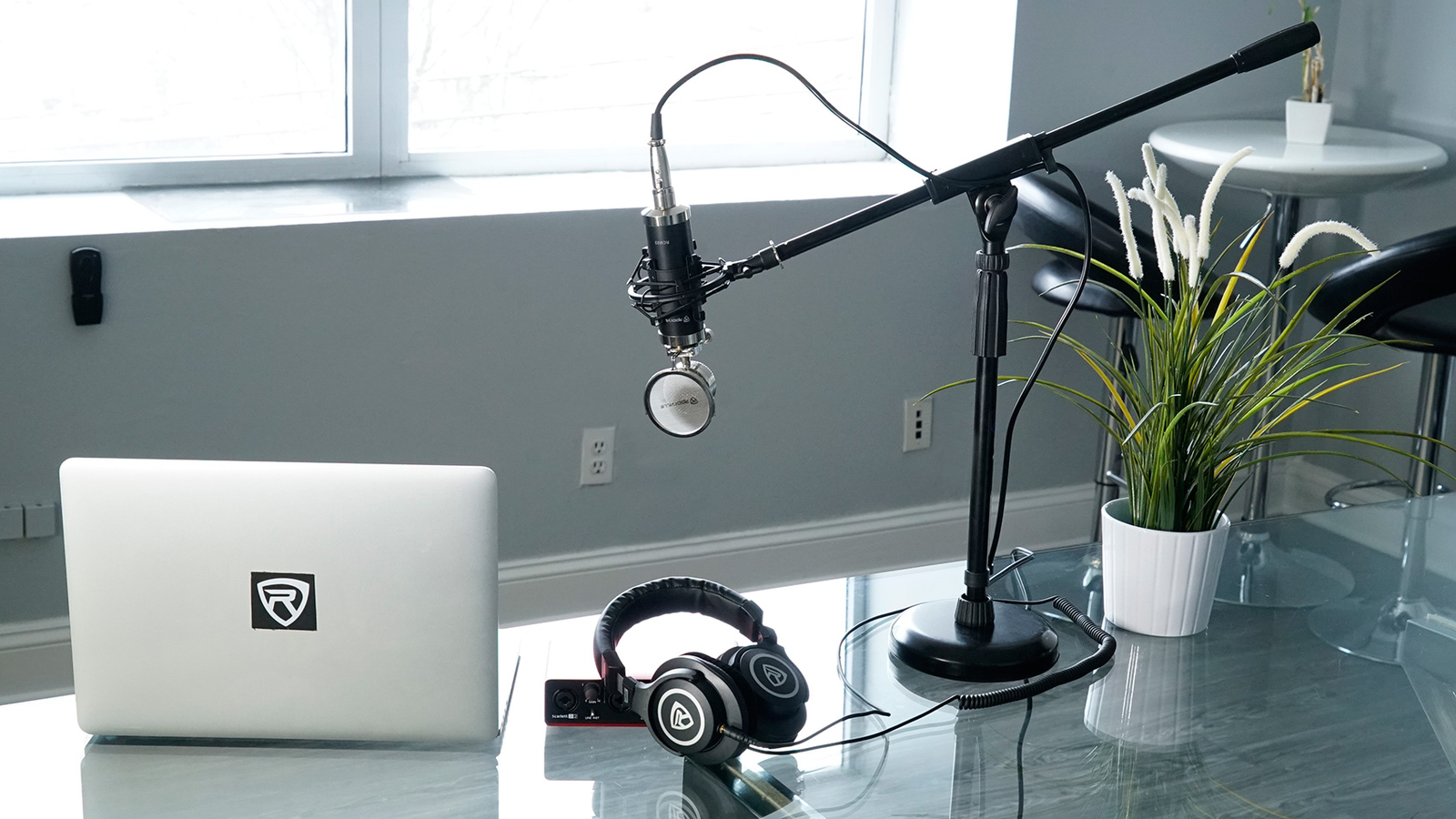 Rockville Kick Drum/Guitar Amp Mic Stand, Steel Round Base+Fixed Boom+Rubber Pad