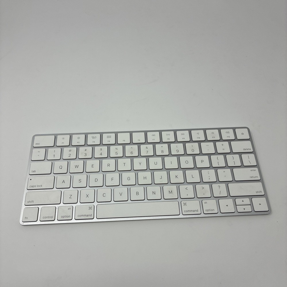 Apple Magic Keyboard | A1644 | White | Pre-Owned | No Cable Included *WORKS*