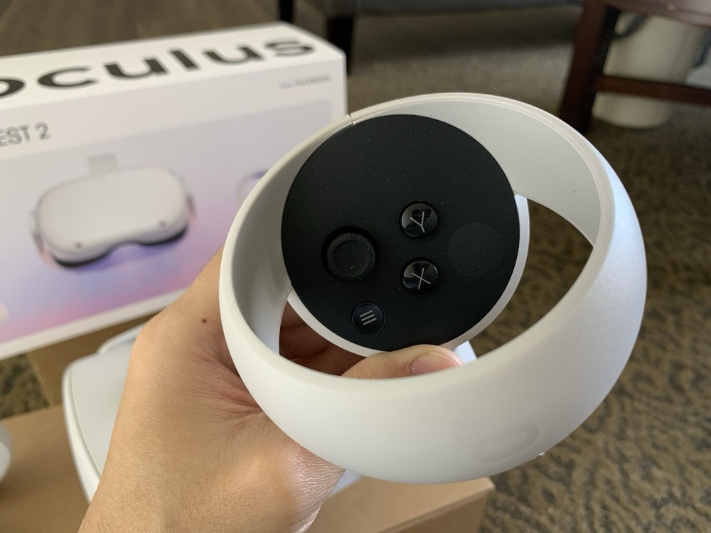 OCULUS QUEST 2 VR HEADSET 64GB **MINT CONDITION**