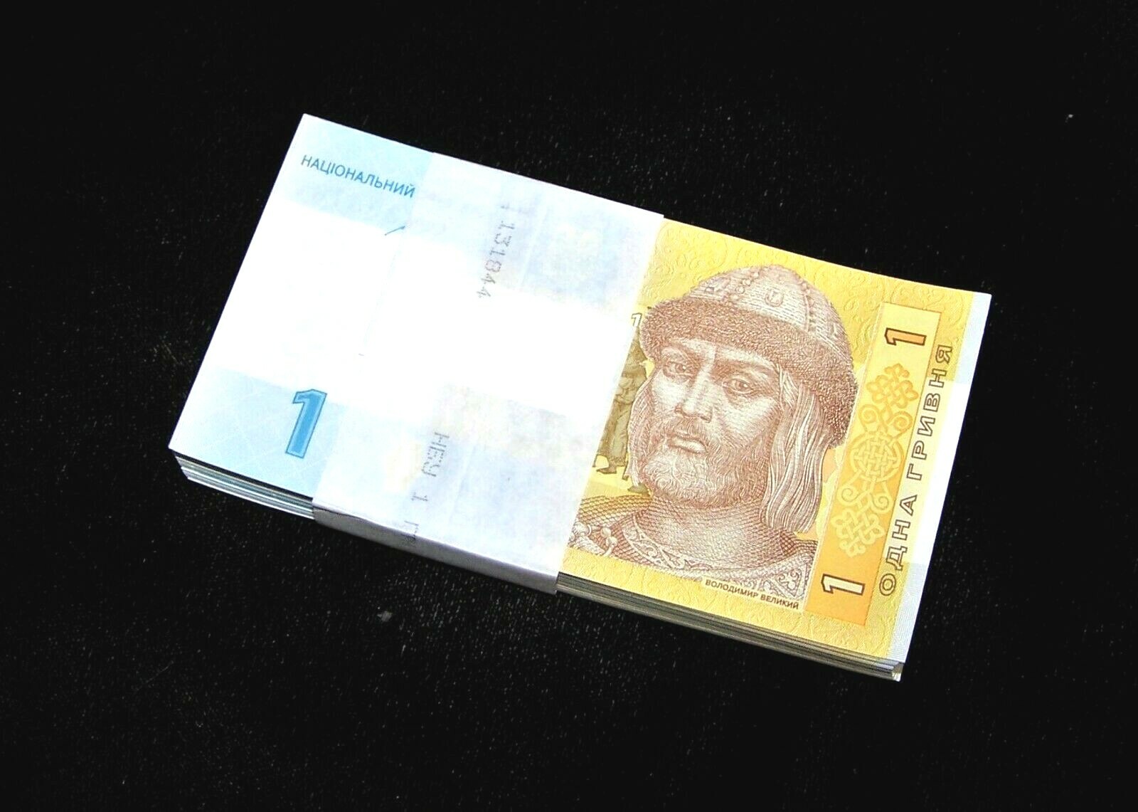 100 pcs x Ukraine 1 Hryven (Hryvnia) Banknotes, 2014, P-116, UNC Bundle