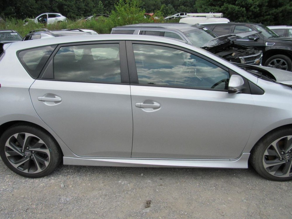 IM 2018 Glove Box 1065967