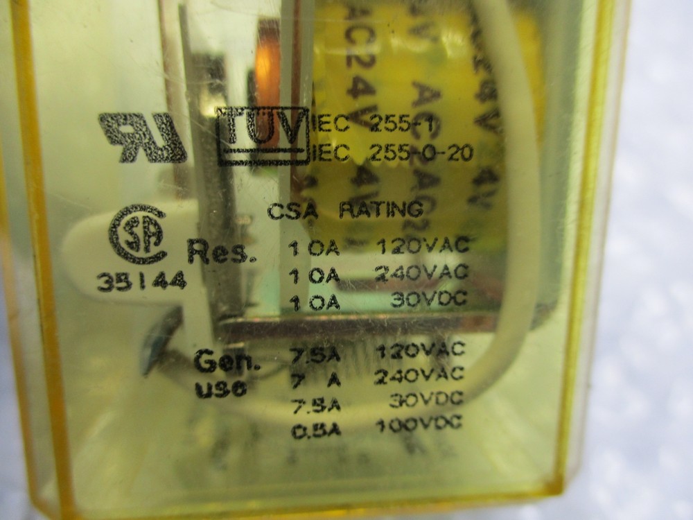 IDEC RR2P-U RELAY 24V NSNP