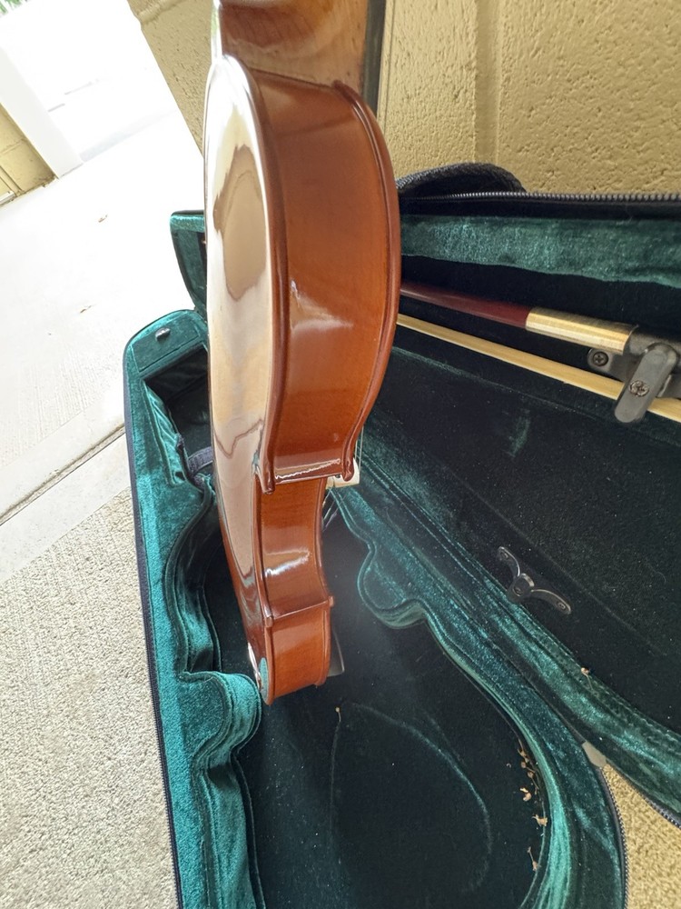 Nova Student Violin Outfit With 2 Bows