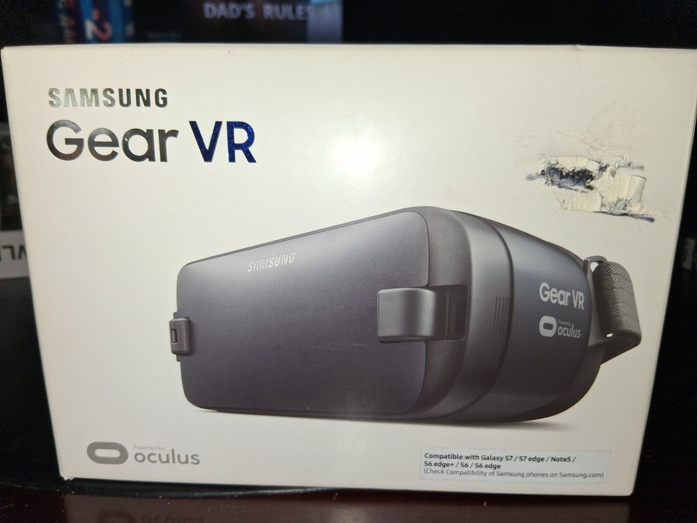 Samsung Gear VR SM-R323 Oculus Virtual Reality Headset