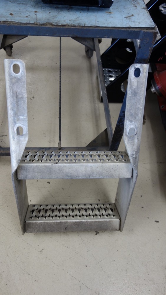 Peterbilt 14" Aluminum Frame Step
