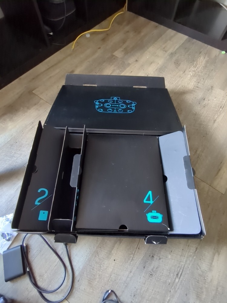 Used HTC Vive pro 2 - Full Kit +Box