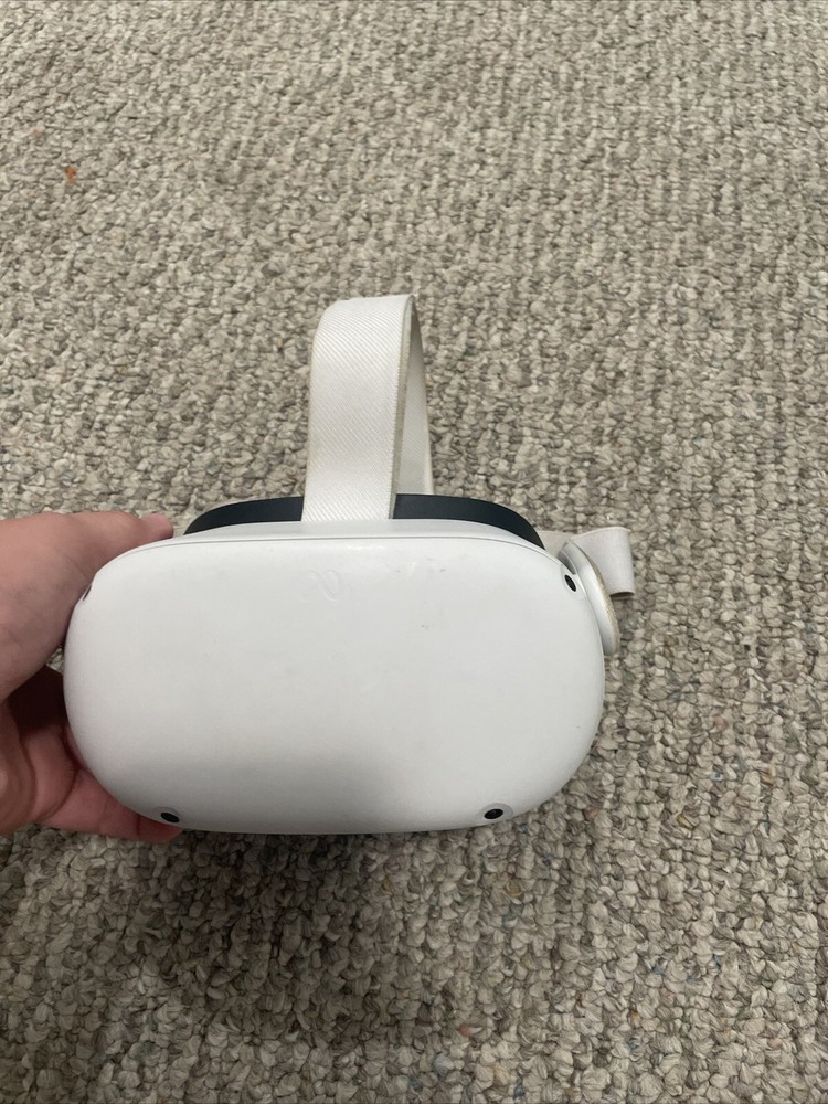 Oculus Quest 2 With Charger No Controllers
