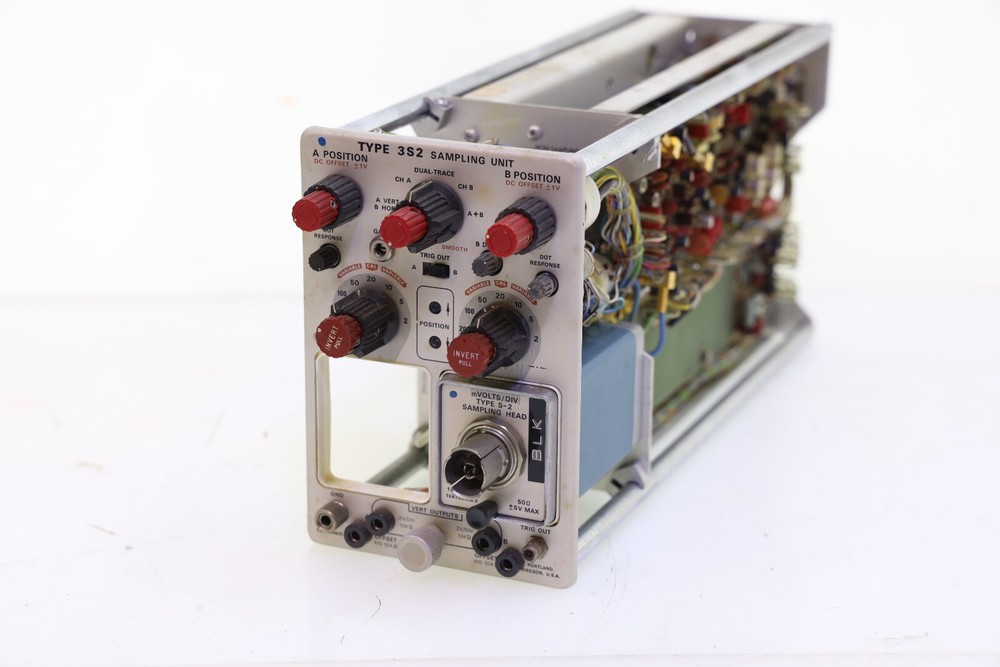 TEKTRONIX Type 3S2 Dual Trace Sampling Plug-in Unit with 1x Type S-2 Head