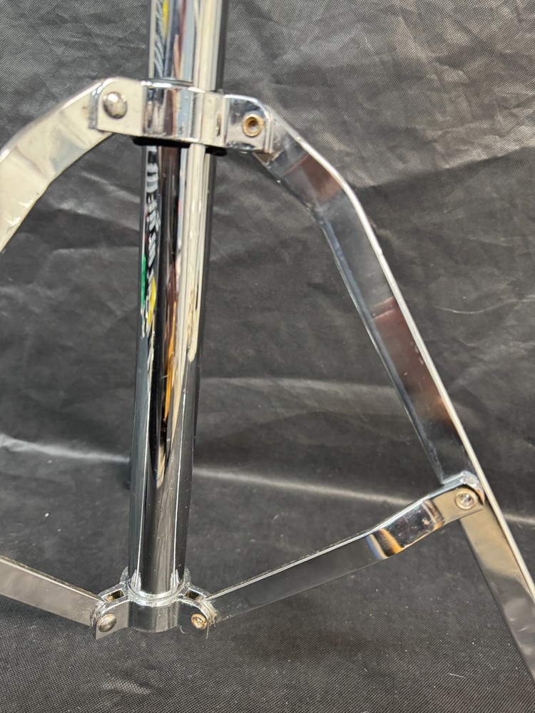 Ludwig straight cymbal stand. Solid,3 pc model functions great, looks good.
