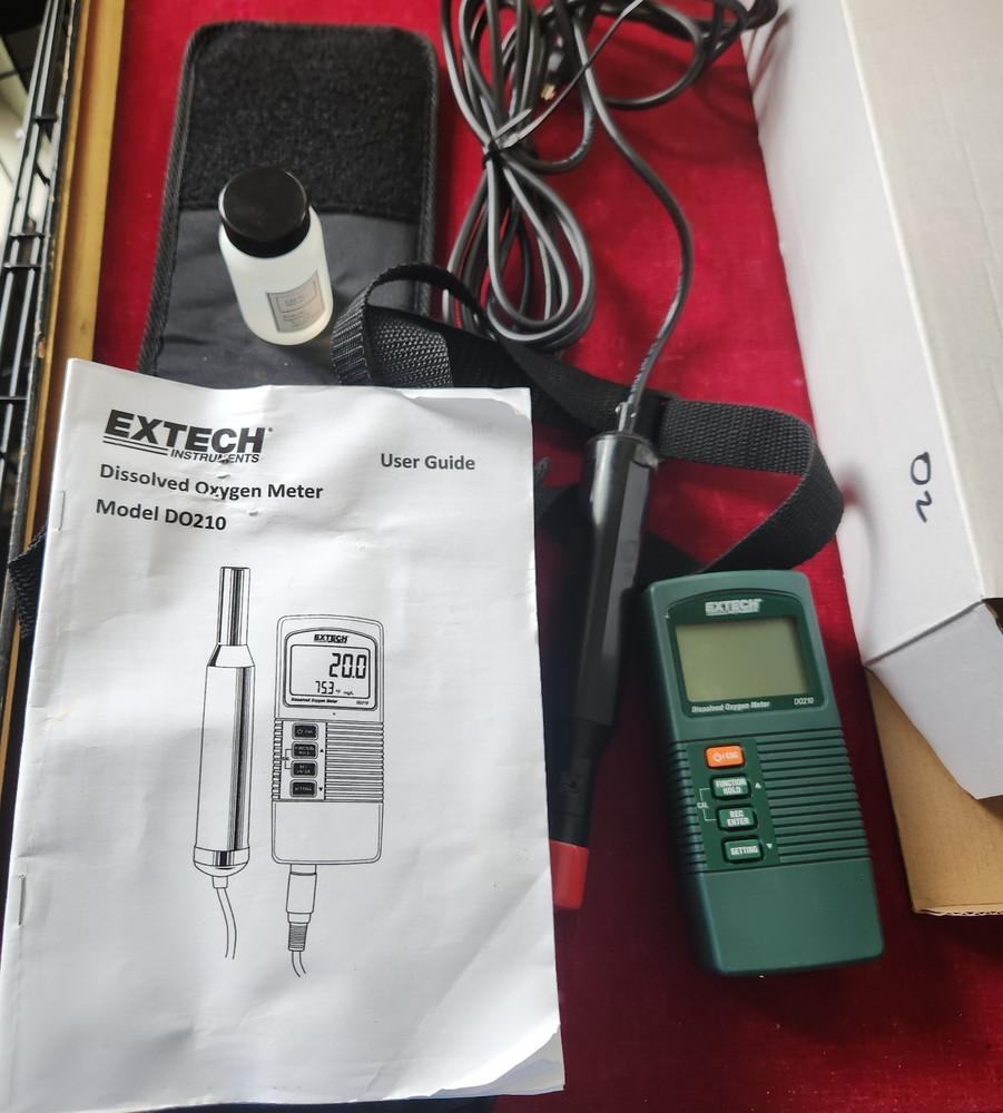 Extech DO210 Dissolved Oxygen Meter w/ Probe, case, manual