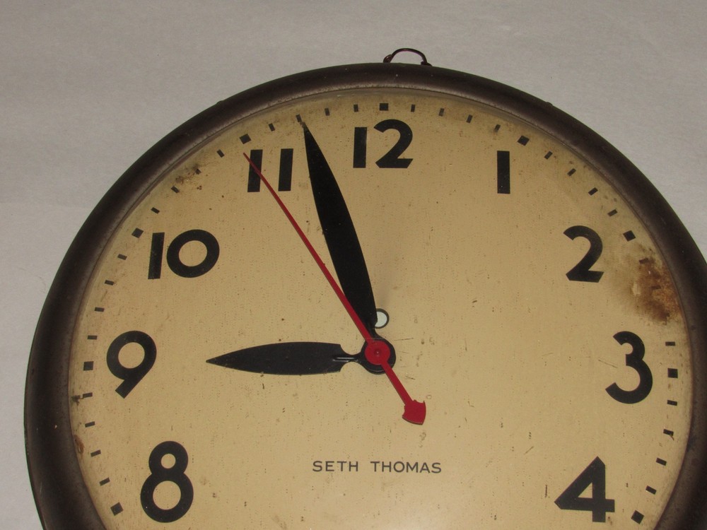 Seth Thomas General Electric Corp Electric Wall Clock 15" Round