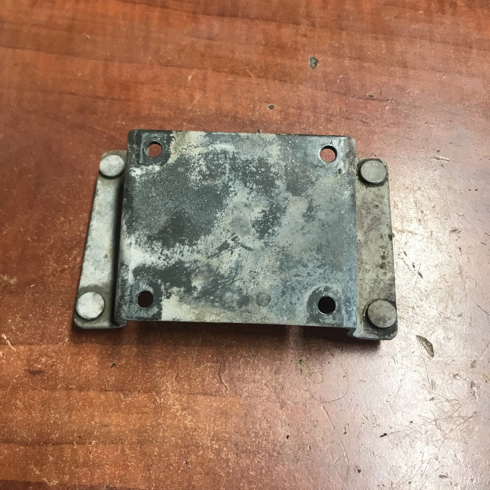 Use OEM Part Engine Mount Assembly For Tanaka TLE-550 2.5HP Gas Engine Edger