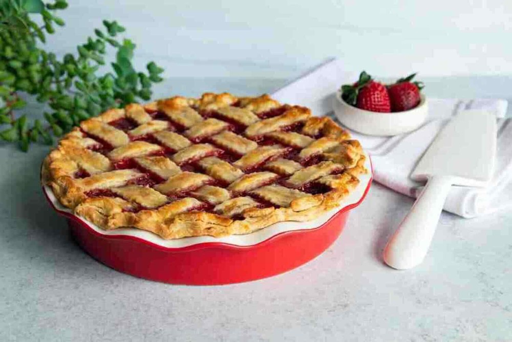 Kook Round Ceramic Pie Dish | Cherry Red | Wave Edge Design | New