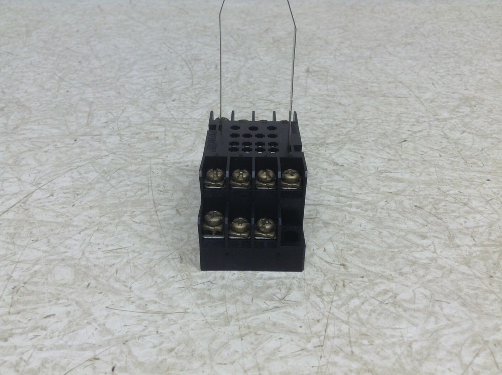Omron PYF14T Relay Base (TSC)