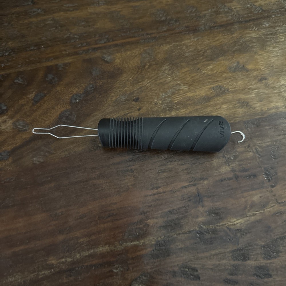 Vibe Button Hook and Zipper Pull Dressing Aid (E)