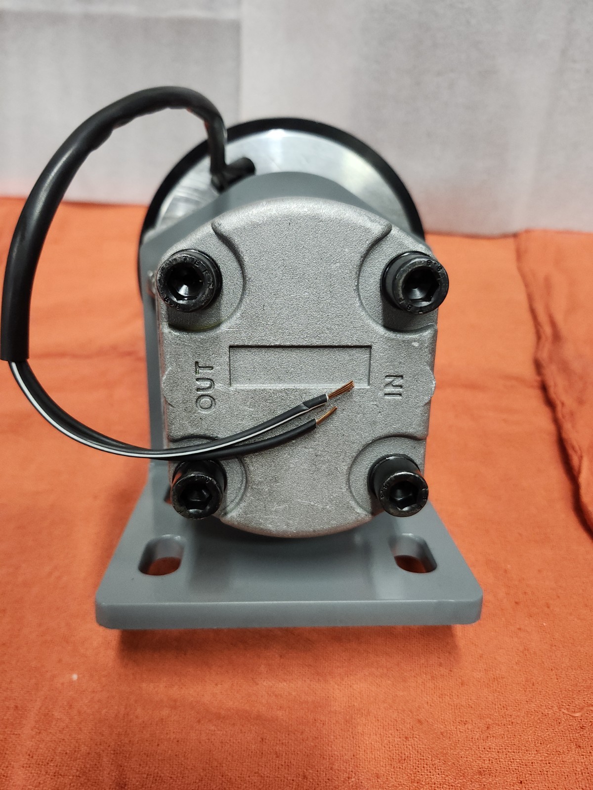 Hydraulic clutch pump electric salt spreader snowplow 12v coil Serpentine belt.