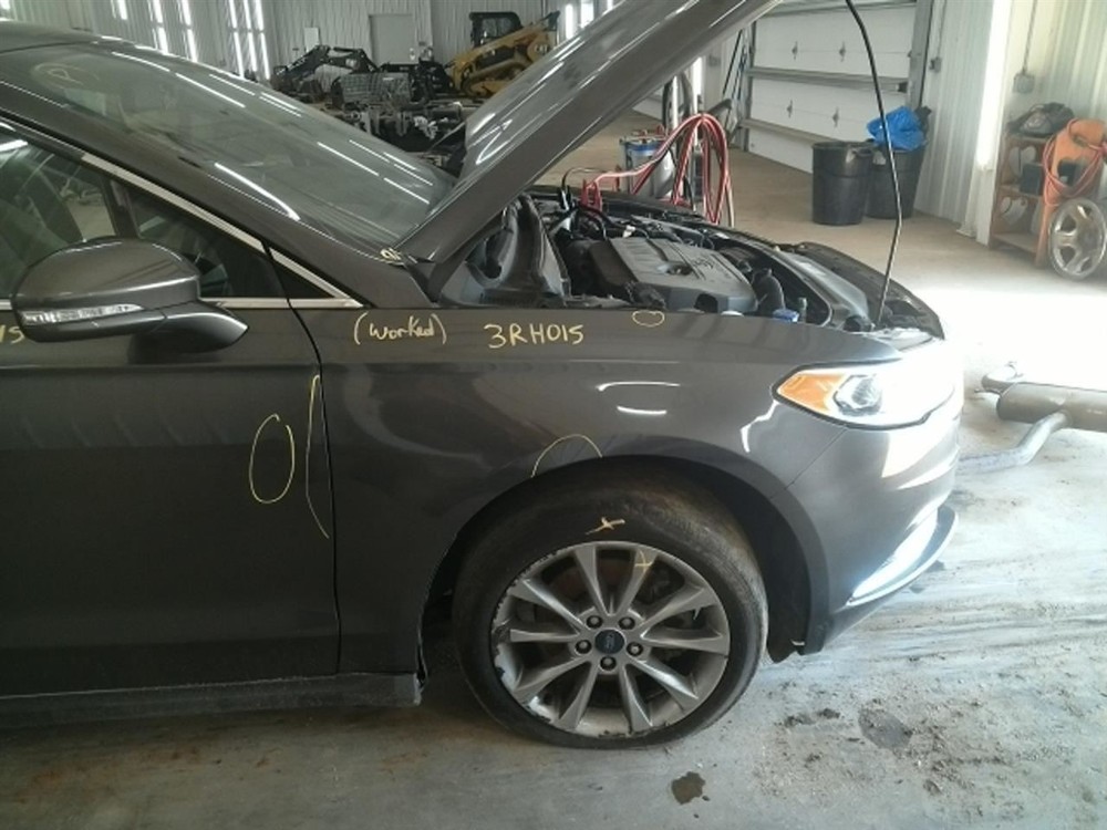 FUSION 2017 High Mounted Stop Light 104884332