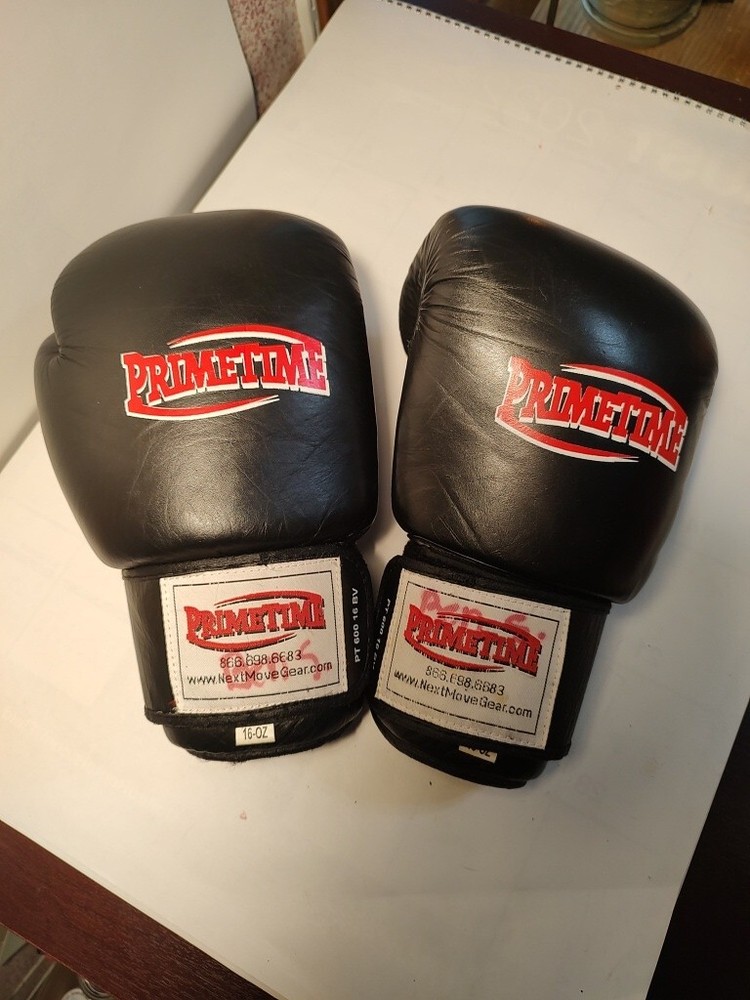 Primetime Boxing Gloves. 16 oz. PT 600 16 BV. Hook and Loop.