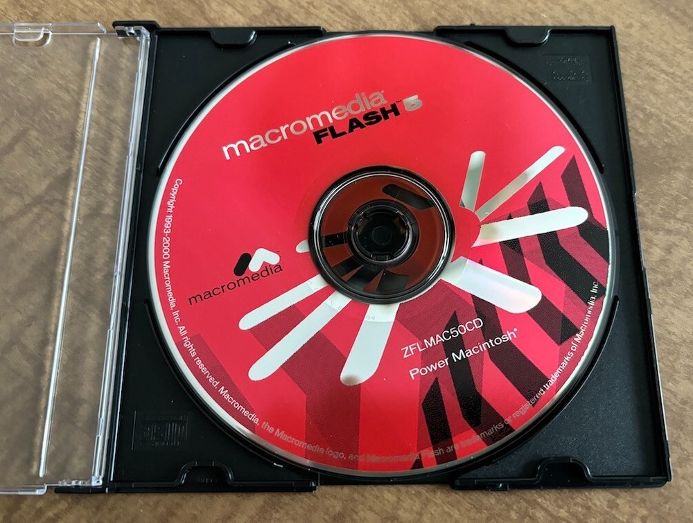 MACROMEDIA FLASH 5 for MAC - EDUCATION version, 2 books and install CD