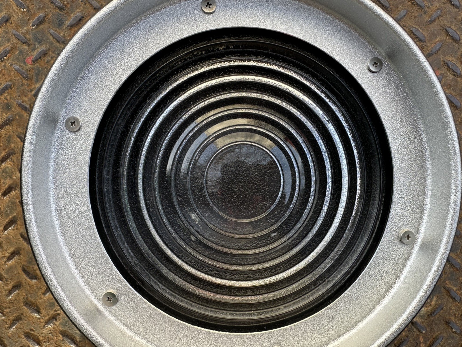 Aputure Fresnel 2X Bowens Mount – With Barndoors & Case