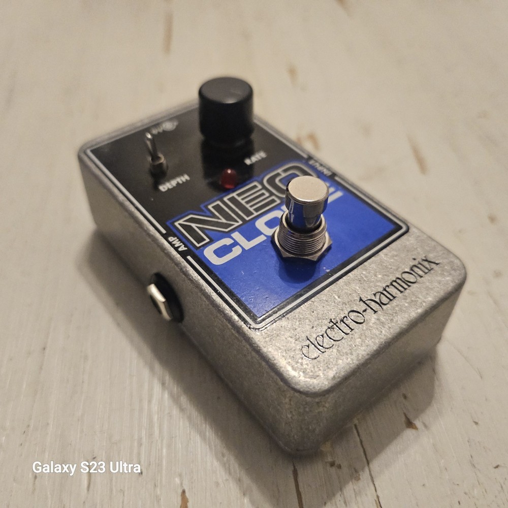 Electro Harmonix Neo Clone Chorus Pedal Ship World Wide