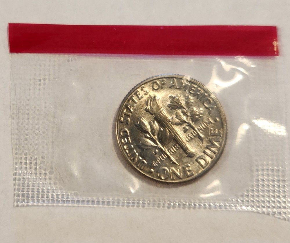 1977 D Roosevelt Dime in Mint Cello
