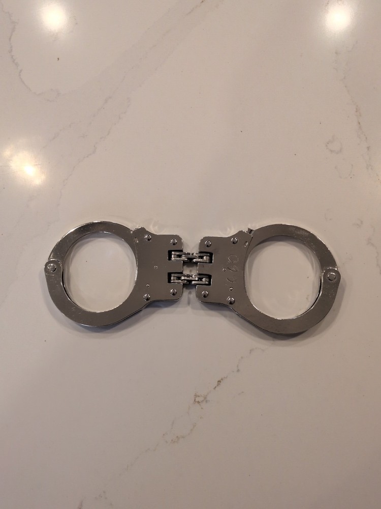 Handcuffs, Hinged