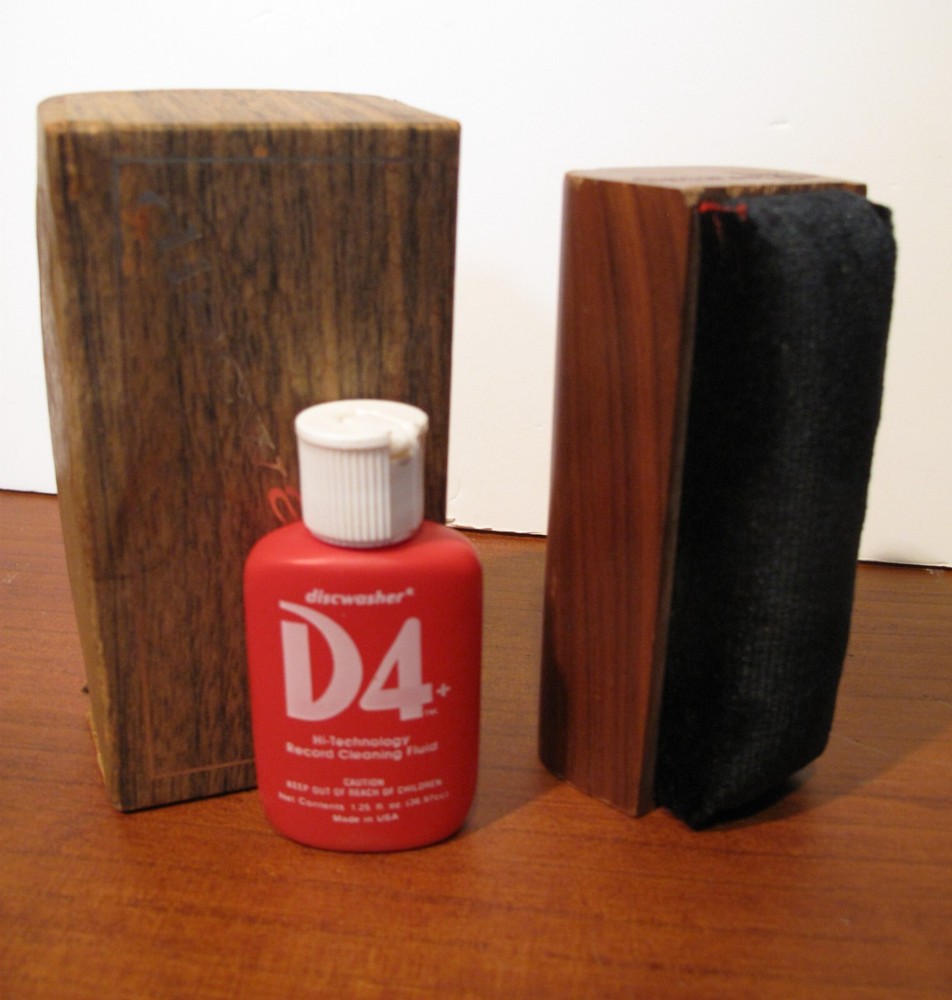 DISCWASHER D4 RECORD BRUSH w/ box & fluid