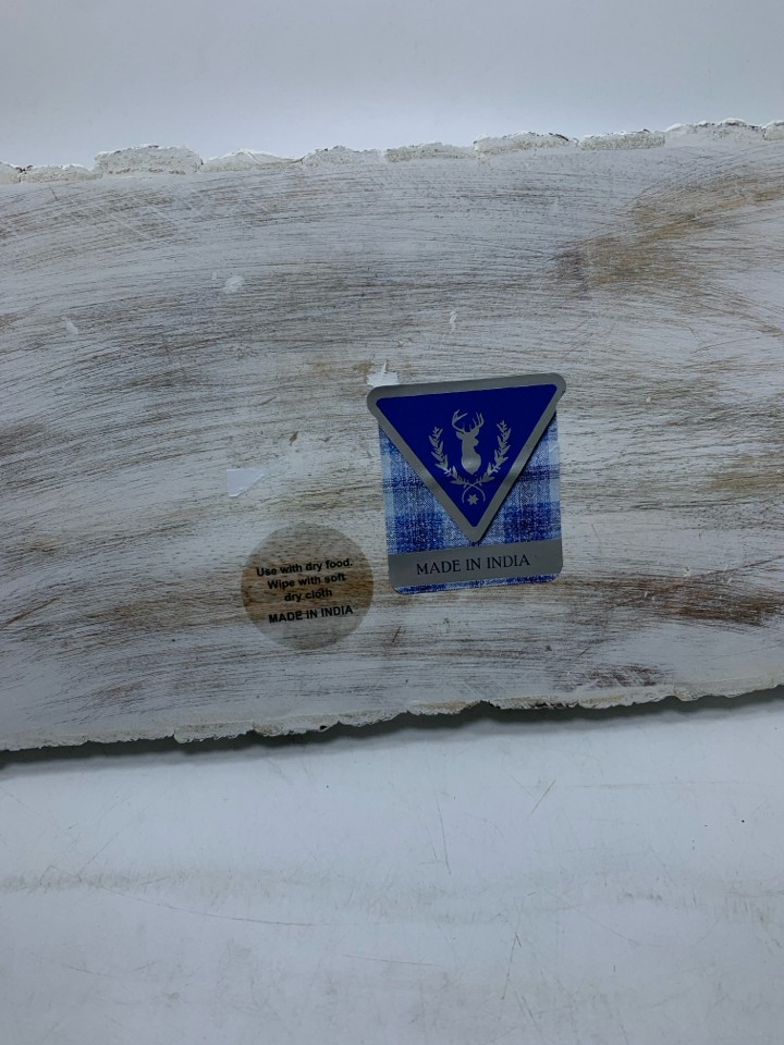 WHITE WASHED FOOTED TRAY.