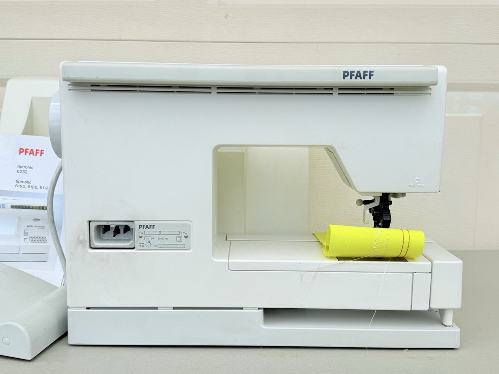 Pfaff Tipmatic 6122 Sewing Machine