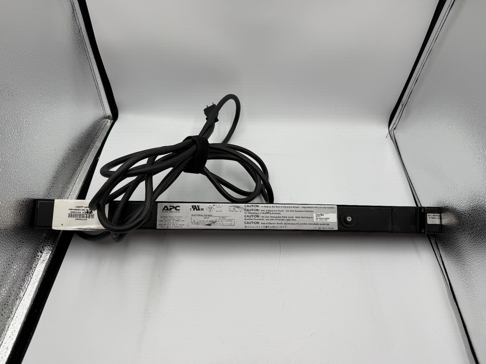 APC Basic Rack PDU AP9567 12-Outlet 120V Power Distribution Unit