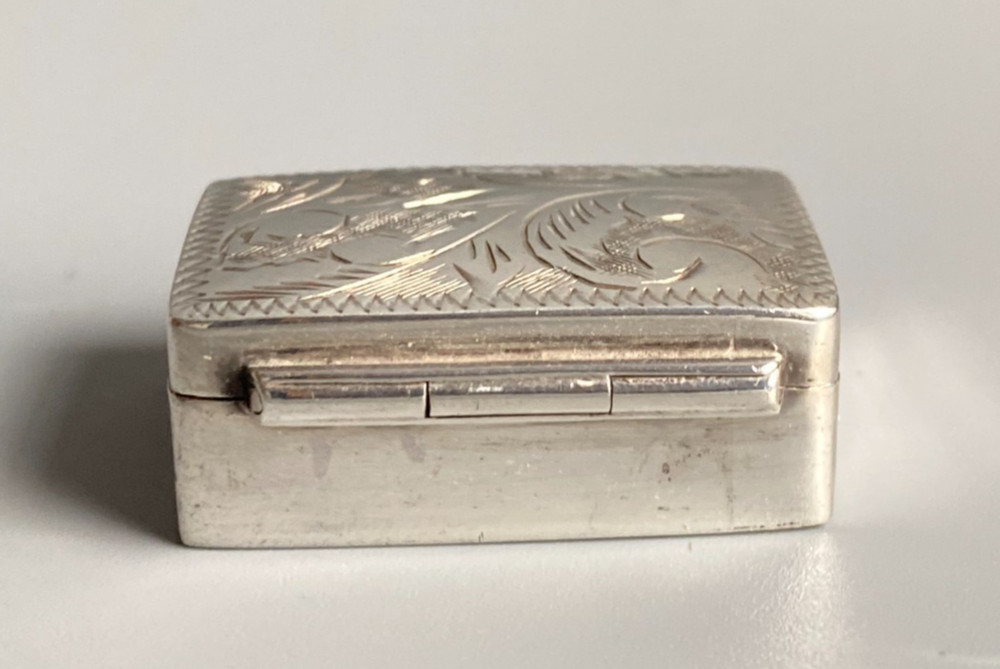 Vintage Mid Century Solid Silver Ornate Floral Scrollwork Hinged Snuff Pill Box